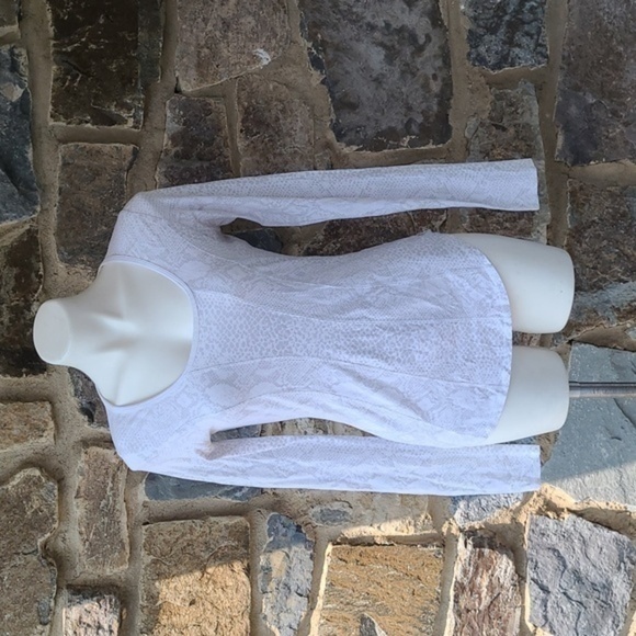 Lululemon Between The Lines Long Sleeve Desert Snake White Silver Fox Size 6 - Picture 1 of 8